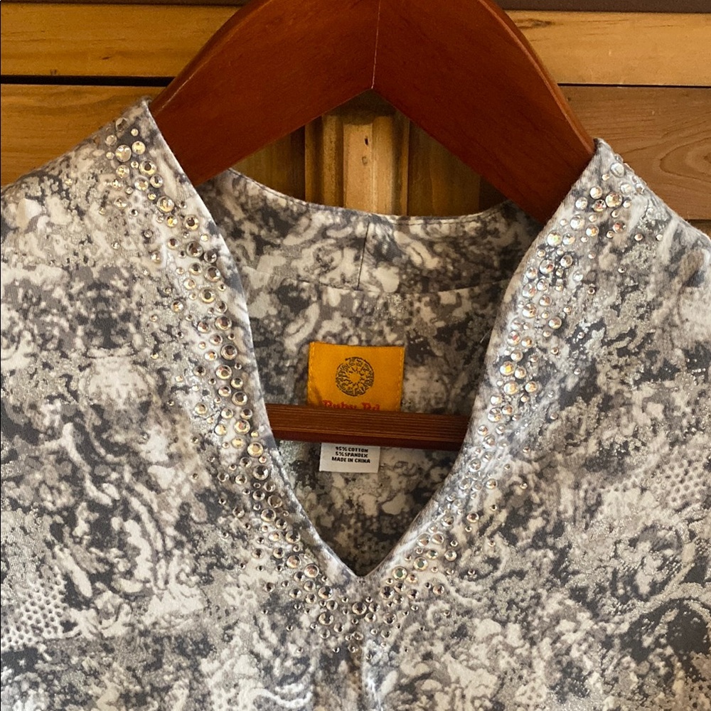 Ruby Rd. Gray and White Patterned Top - Picture 3 of 13